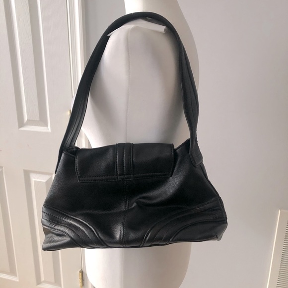 Black shoulder bag . - Picture 2 of 6
